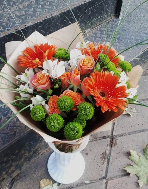 Букет цветов из: Герберы, Хризантемы, Альстромерии и Розы в Катав-Ивановске