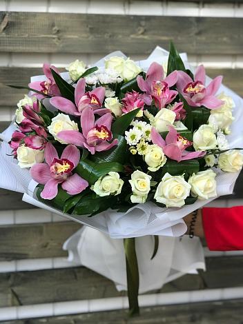 Букет цветов из: Розы и Хризантемы в Катав-Ивановске