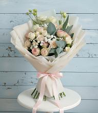 Букет цветов из:  Розы и Лизиантусы в Катав-Ивановске