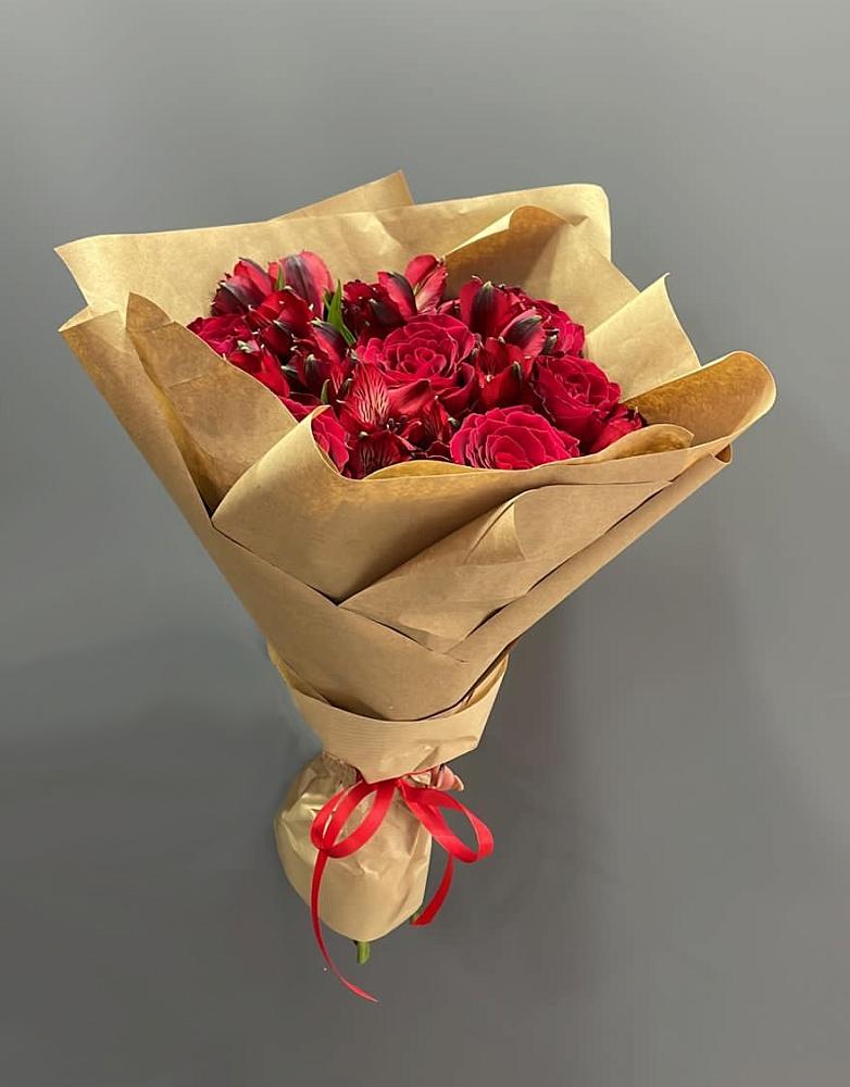 Букет цветов из: Альстромерии и Розы в Катав-Ивановске