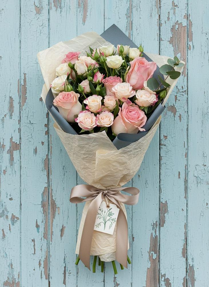 Букет цветов из: Розы в Катав-Ивановске