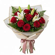 Букет цветов из:  Лилии и Розы в Катав-Ивановске