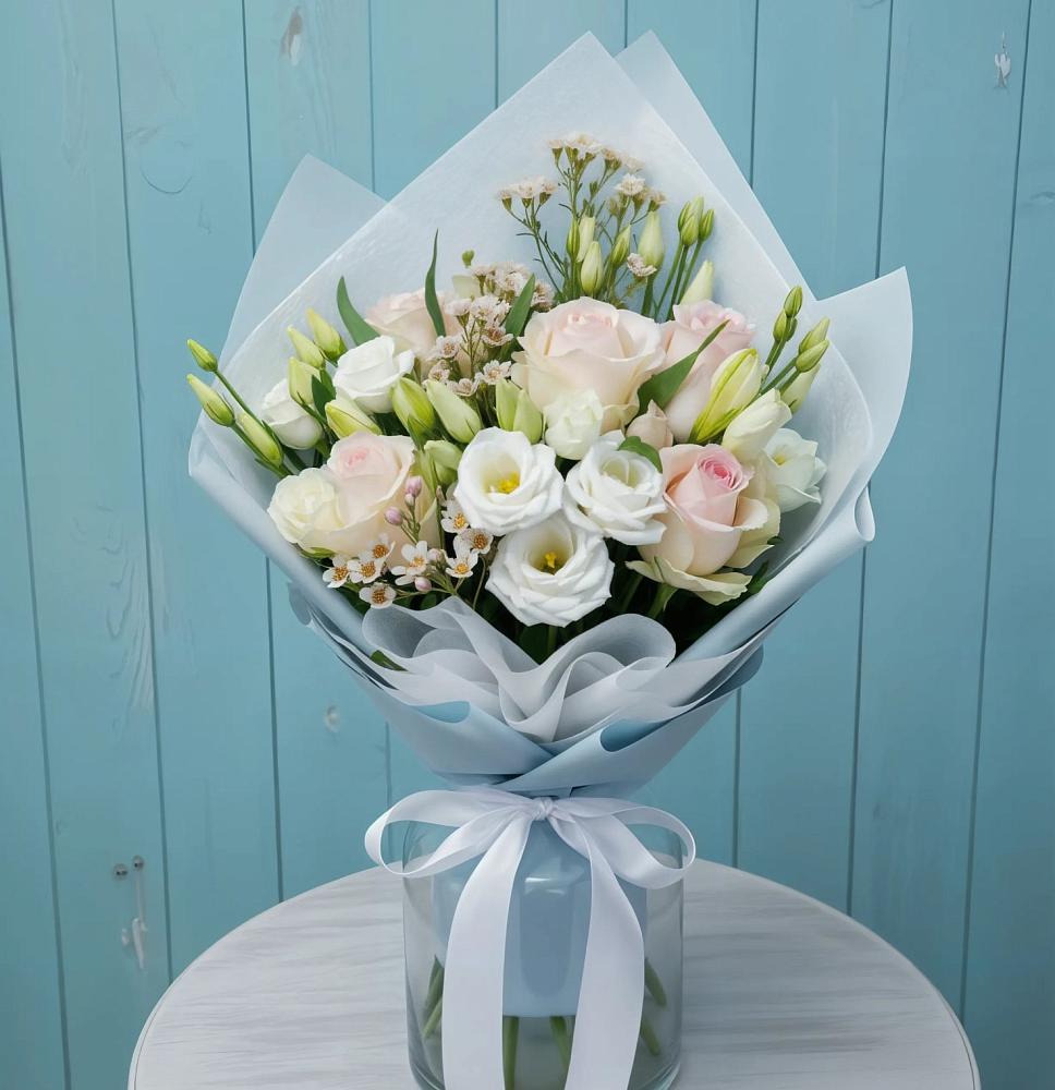 Букет цветов из: Розы и Лизиантусы в Катав-Ивановске