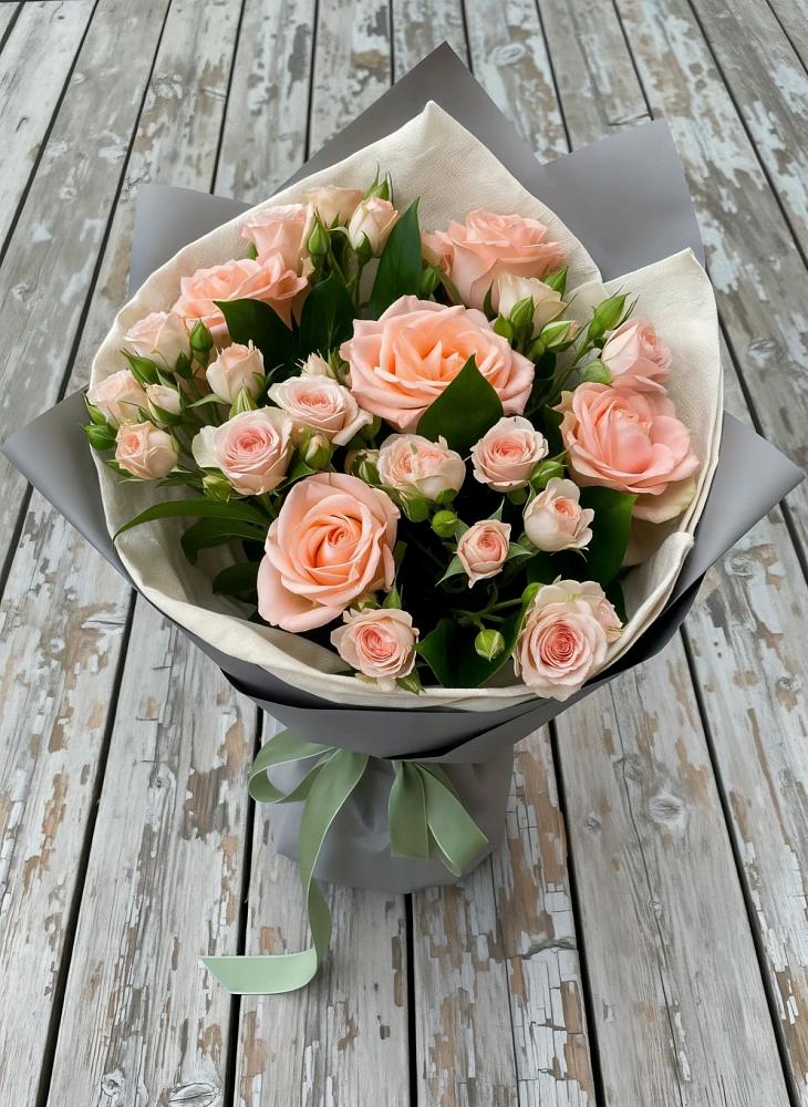 Букет цветов из: Розы в Катав-Ивановске