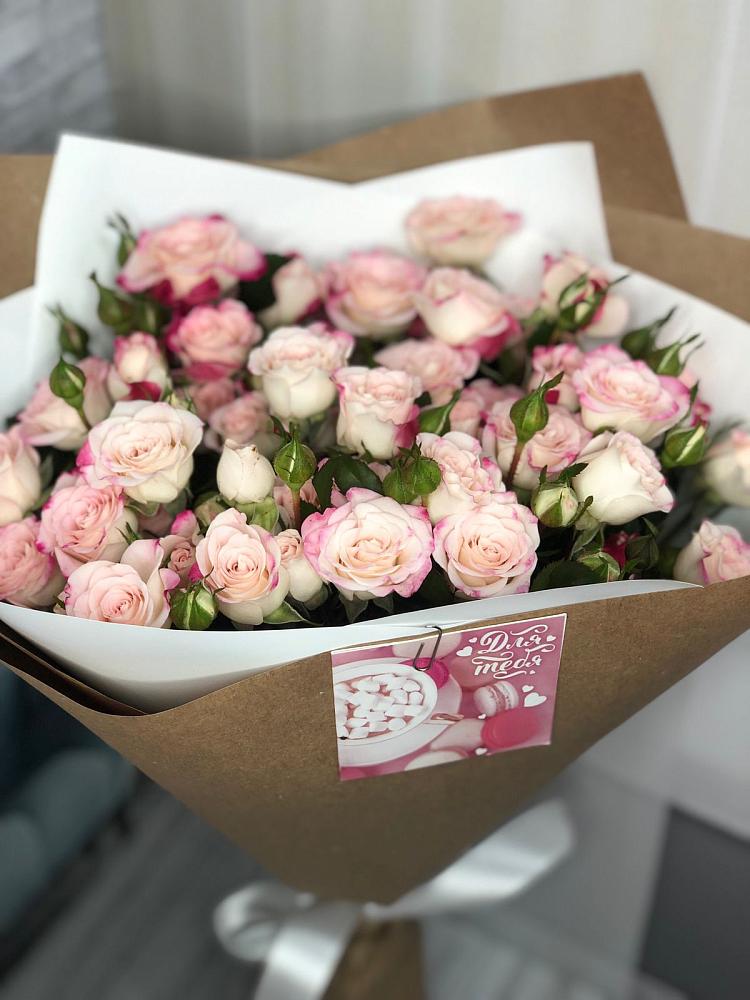 Букет цветов из: Розы в Катав-Ивановске