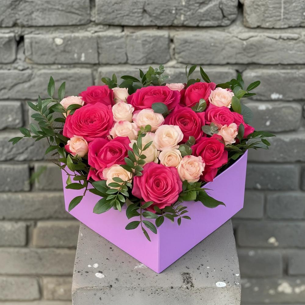 Цветочная композиция из Розы в коробке в Катав-Ивановске