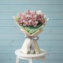 Букет цветов из:  Орхидеи и Розы в Катав-Ивановске