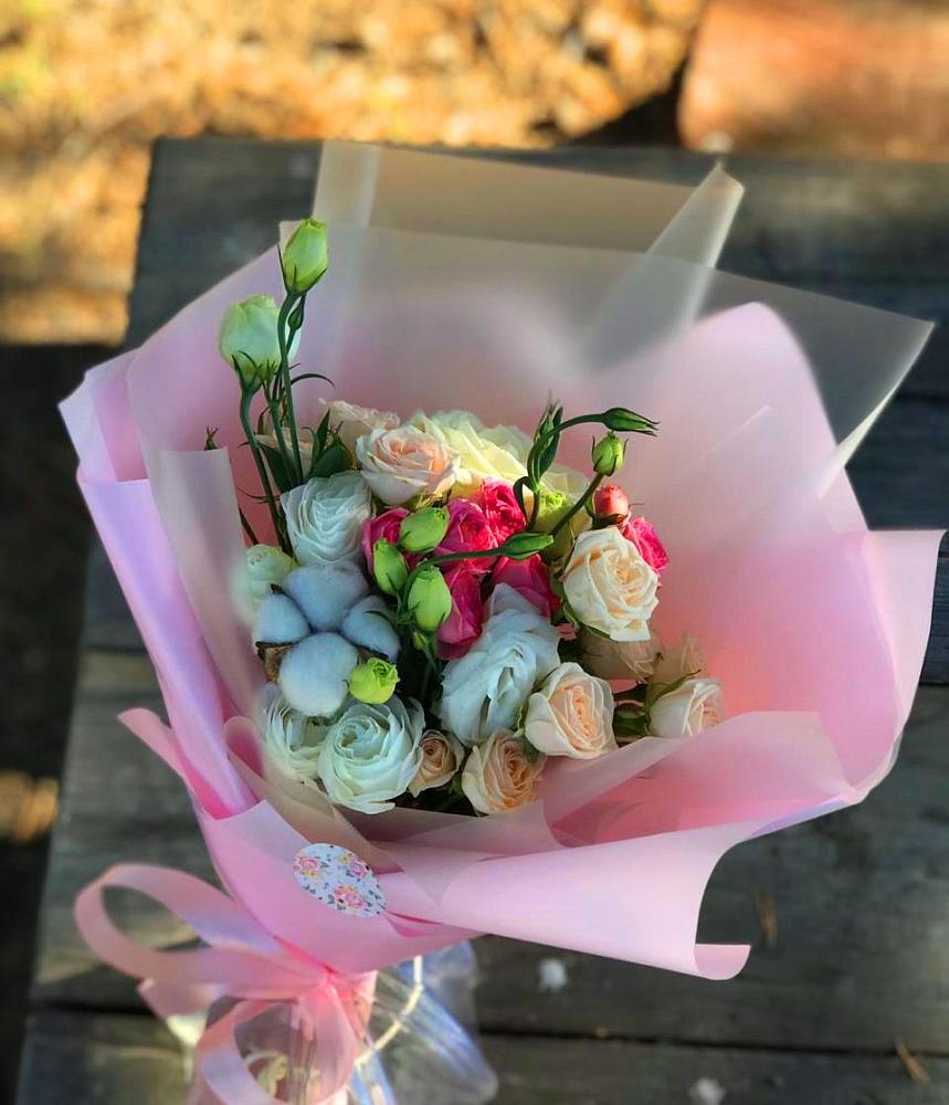 Букет цветов из: Розы и Лизиантусы в Катав-Ивановске