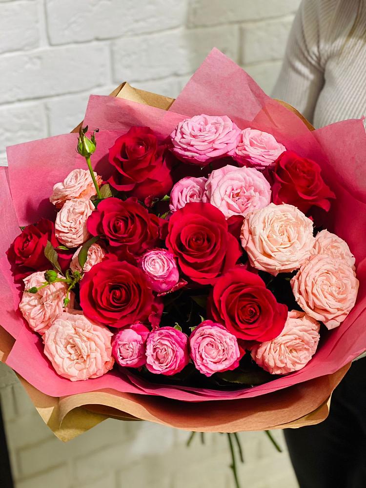 Букет цветов из: Розы в Катав-Ивановске