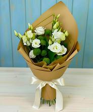 Букет цветов из:  Хризантемы и Лизиантусы в Катав-Ивановске