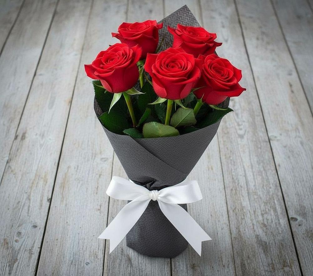 Букет 5 Красных роз Эдлесс Лав в Катав-Ивановске