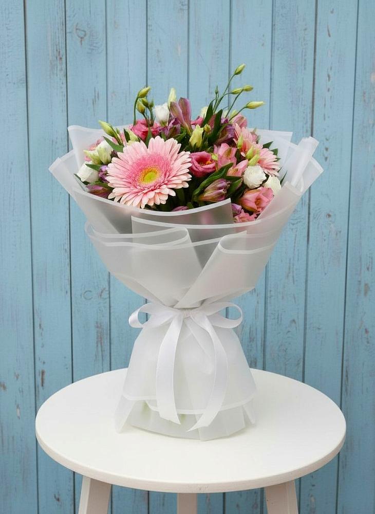 Букет цветов из: Герберы, Альстромерии и Лизиантусы в Катав-Ивановске