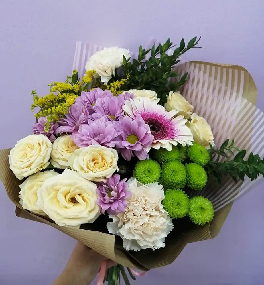 Букет цветов из: Хризантемы, Розы, Гвоздики и Герберы в Катав-Ивановске