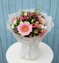 Букет цветов из:  Герберы, Альстромерии и Лизиантусы в Катав-Ивановске