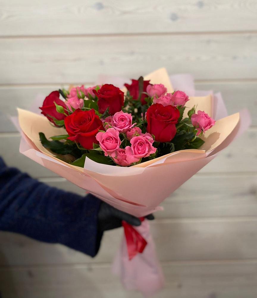 Букет цветов из: Розы в Катав-Ивановске