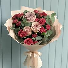 Букет цветов из:  Гвоздики и Розы в Катав-Ивановске