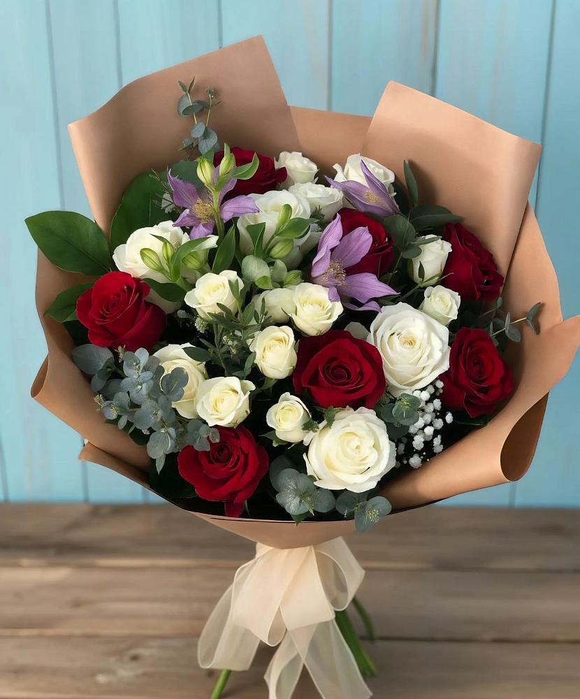 Букет цветов из: Розы и Альстромерии в Катав-Ивановске
