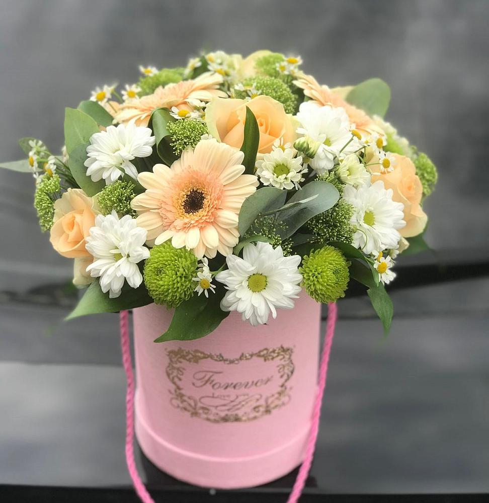 Цветочная композиция из Розы, Герберы и Хризантемы в шляпной коробке в Катав-Ивановске