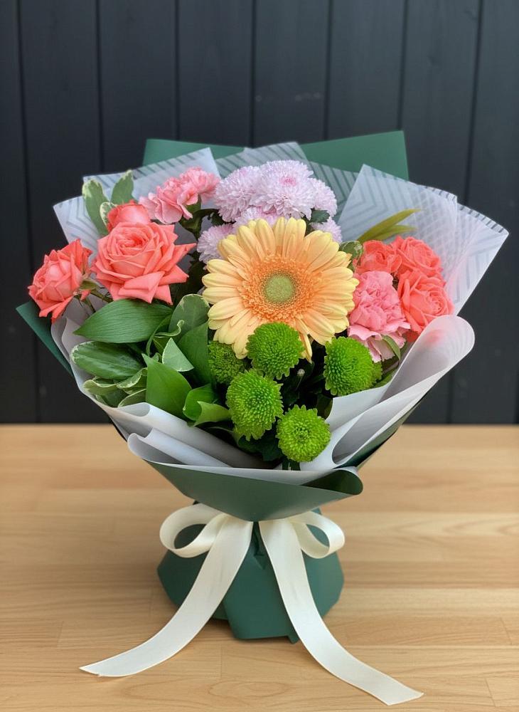 Букет цветов из: Гвоздики, Розы, Герберы и Хризантемы в Катав-Ивановске