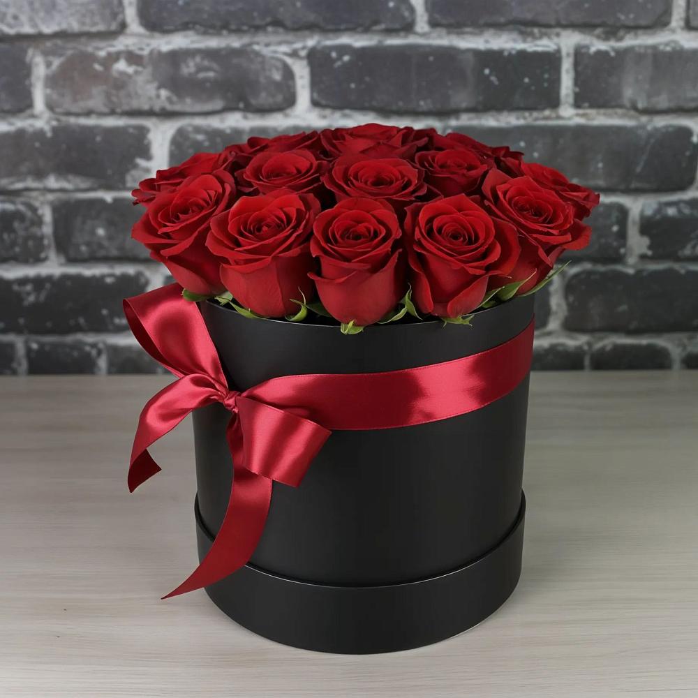 Цветочная композиция из Розы в шляпной коробке в Катав-Ивановске