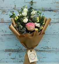 Букет цветов из:  Розы и Лизиантусы в Катав-Ивановске