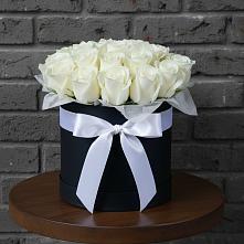 Цветочная композиция из Розы в шляпной коробке в Катав-Ивановске